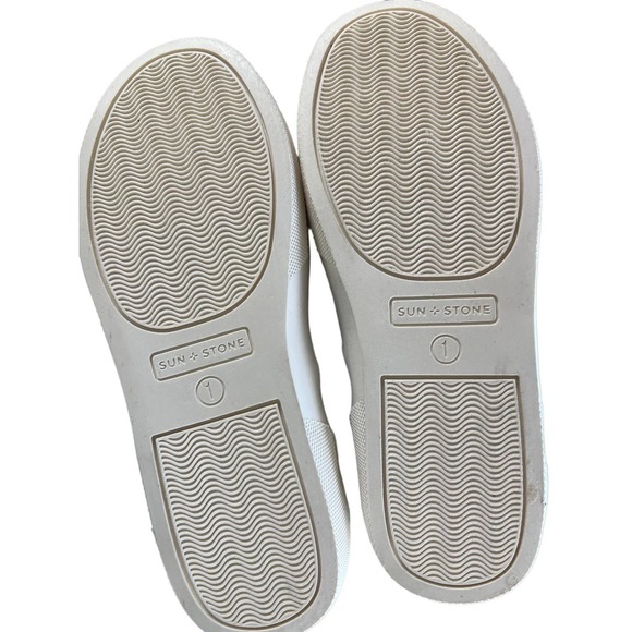 SUN + STONE NAVY BLUE BOYS KIVA SNEAKER Size 1 NWOT - Picture 2 of 7